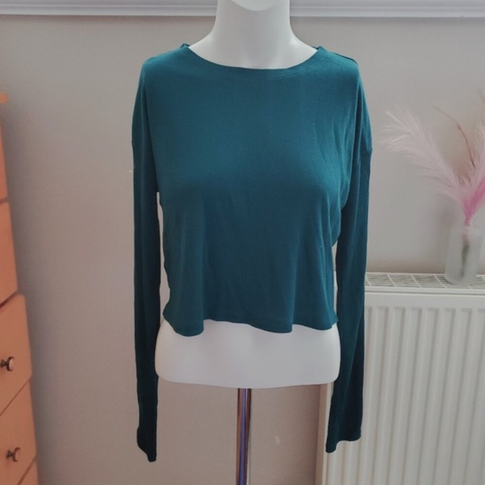 Semi Crop Crewneck Top in Hunter Green